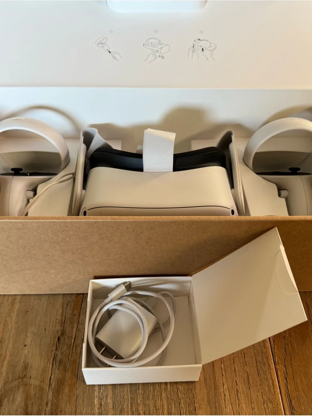 Oculus Quest 2 White VR Headset with Touch Controllers